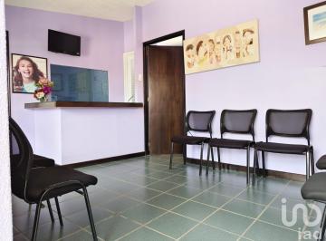 Local comercial · 54m² · 3 Recámaras · 2 Estacionamientos · Local Comercial en Venta Plaza Los Faroles, San Juan del Rio Querétaro