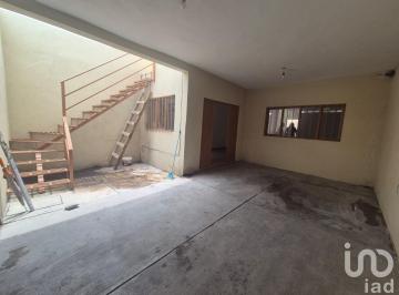 Casa · 150m² · 5 Recámaras · 2 Estacionamientos · Se Vende Casa en San Pedro Martir, en Operación de Renta con Rentabilidad Inmediata