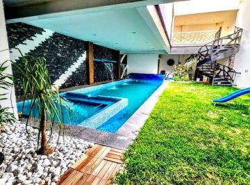 Casa de 3 habitaciones, León · Casa en Venta en La Campiña del Bosque, con Alberca