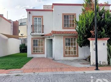 Casa · 100m² · 3 Recámaras · 1 Estacionamiento · Renta Casa Amueblada, Cerca Uaq y 5 Febrero