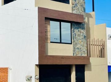 Casa de 4 habitaciones, Celaya · En Venta Casa con 4 Recamaras y 340 m de Construcción