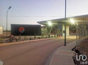 Bodega comercial · 360m² · 2 Recámaras · 2 Estacionamientos · Renta Naves Industriales, Frente Al Parque Industrial Querétaro