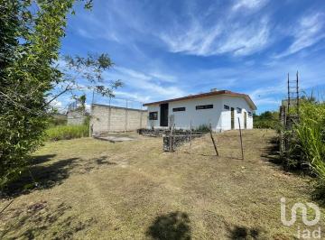 Bodega comercial · 129m² · 4 Recámaras · 4 Estacionamientos · Venta de Bodega en Nuevo Lencero, Emiliano Zapata, Ver