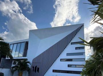 Casa en condominio de 4 habitaciones, Mérida · Hermosa Casa Estilo Mininalista Privada Altozano!