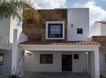 Casa · 230m² · 3 Recámaras · 3 Estacionamientos · Se Renta Casa en Juriquilla con Alberca y Amenidades.