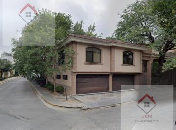 Casa · 863m² · 4 Recámaras · 4 Estacionamientos · Casa en Venta en Col. San Angel San Pedro Garza García