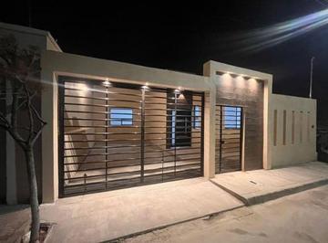 021ecac7b143a8e62480dbdd63e9912cb1d07a05b3a6028dafd0a58148e77bad · Casa de 1 Planta en Venta, Col. Arquitos, Chihuahua