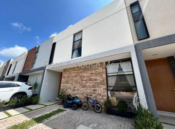 Casa de 3 habitaciones, El Marqués · Casa en Venta con Habitación Planta Baja, Sótano y Amenidades, Zibatá