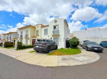 Casa de 4 habitaciones, Querétaro · El Refugio, Venta - Casa de 4 Recámaras con 1 en Planta Baja