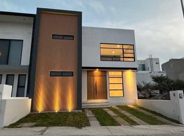 Casa · 242m² · 3 Recámaras · 2 Estacionamientos · Casa en Fraccionamiento Zibatá