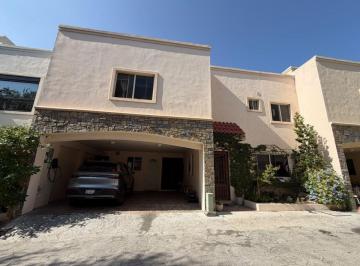 Casa de 3 habitaciones, San Pedro Garza García · Casa en Renta en Valle Oriente