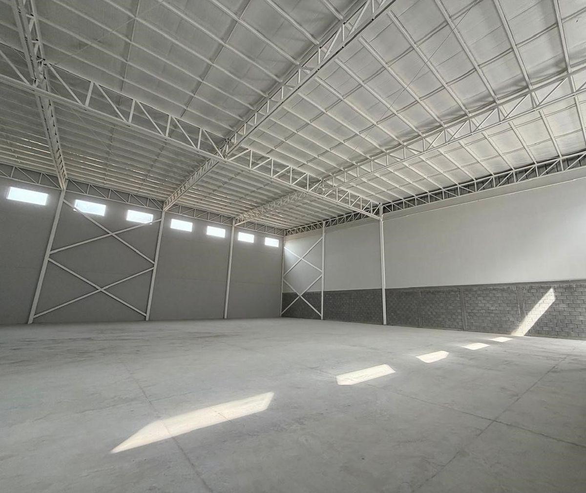 Renta de Bodega Sobre Libramiento en Grand Park Escobedo IV