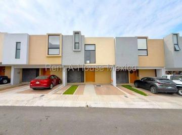 Casa de 2 habitaciones, El Marqués · Zibatá. Venta - Casa con Cuarto de Tv, 2 Recámaras, Amenidades