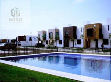 Casa · 2 Estacionamientos · Departamento - La Vista Residencial