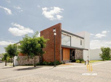 Casa · 456m² · 3 Recámaras · 2 Estacionamientos · Casa en Venta en Parque Villahermosa, Lomas de Angelópolis III