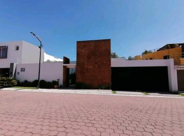 Casa · 295m² · 2 Recámaras · 2 Estacionamientos · Casa en Renta Amueblada en San Pedro Cholula.