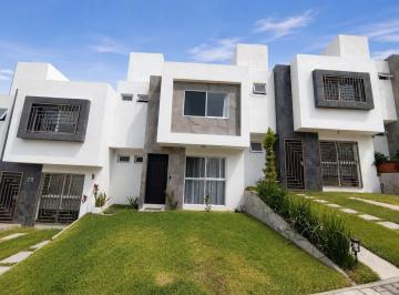 Casa · 173m² · 3 Recámaras · 2 Estacionamientos · Casa en Venta en Condominio con Alberca en Chulavista, Cuernavaca Morelos.