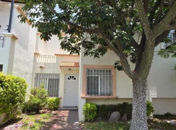 Foto 1 · Casa en Renta en Brisas del Lago con Estudio y Baño Completo en Planta Baja