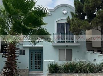 Casa · 182m² · 3 Recámaras · 1 Estacionamiento · Casa en Renta en Monterrey