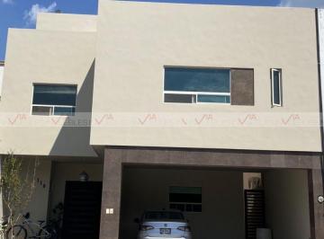 Casa · 380m² · 3 Recámaras · 2 Estacionamientos · Casa en Renta en Monterrey