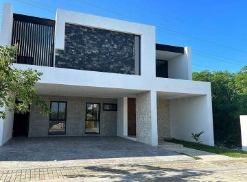 Casa · 378m² · 4 Recámaras · 3 Estacionamientos · Casa en Venta en Mérida, Soluna, Temozón Norte, Privada con Amenidades