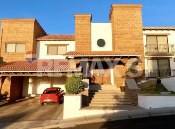 Casa Venta de 3 habitaciones · Casa en Venta en Pedregal de Querétaro