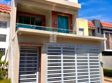 Casa de 2 habitaciones, Zapopan · Casa Frente a Parque "Los Molinos"