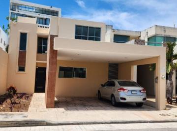 Casa de 3 habitaciones, Mérida · Casa Dentro de Privada en Altabrisa 3 Recamaras 2.5 Baños Terraza Area Lavado Cochera Techada
