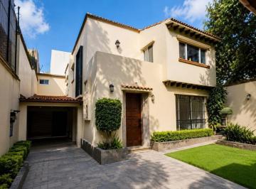 Casa · 320m² · 4 Estacionamientos · Casa con Uso de Suelo Para Oficinas en Colonia Insurgentes San Borja de 320 m² con Estacionamiento