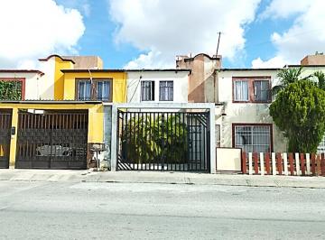 Casa de 2 habitaciones, Cancún · Casa de 2 Niveles con 83 m² de Superficie de Terrcon 2 Recámaras en Venta en Hda. Real del Carib