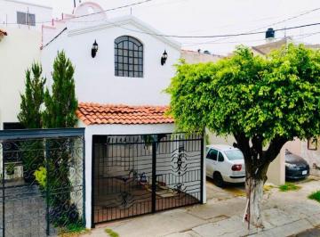 Casa de 2 habitaciones, Zapopan · Casa en Venta en Lomas de Zapopan