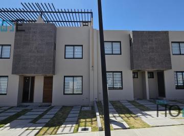 Casa en condominio · 122m² · 3 Recámaras · 2 Estacionamientos · Casa con Roof en Zona Poniente de Querétaro