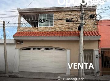 Casa de 6 habitaciones, Salamanca · Casa en Venta en Col. Guanajuato