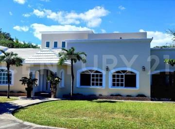 Casa · 617m² · 5 Recámaras · Residencia en Venta con Amplio Terreno