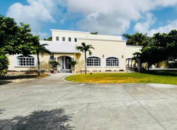 Casa · 617m² · 5 Recámaras · Residencia en Venta con Amplio Terreno