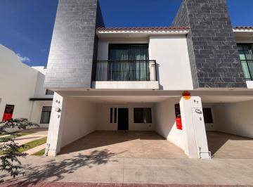 Casa · 169m² · 3 Recámaras · 2 Estacionamientos · Casa Priv. Viazzo