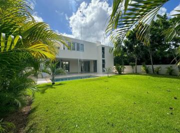 1 · Casa en Venta en El Cortijo Residencial Al Norte de Merida Yucatan