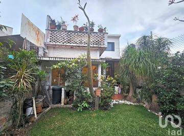 Casa · 247m² · 4 Recámaras · 2 Estacionamientos · Casa con Espacio Independiente Para Consultorio U Oficina en Civac, Jiutepec Morelos.