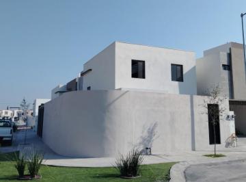 Casa de 3 habitaciones, Monterrey · Casa Nueva Semi Amueblada en Renta |3 Recámaras| Paneles Solares |terraza Asador