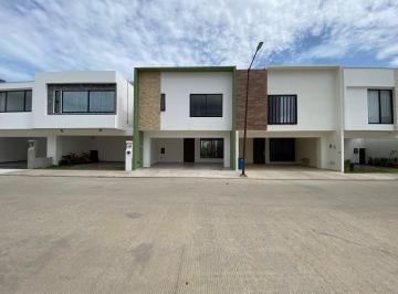 Casa · 210m² · 3 Recámaras · 2 Estacionamientos · Casa en Venta Fracc. Real Campestre