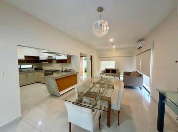 d4780b6b3bdf62e78c621fc441c5924c1dce44e61cff46df9231d2c3e6146882 · Casa 3 Rec. + Cuarto Servicio + Piscina. Col. Miami.