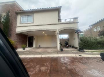 Casa · 300m² · 2 Estacionamientos · Casa en Venta, Sesión de Derechos Litigiosos