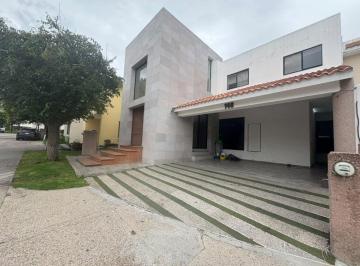 Casa de 3 habitaciones, San Luis Potosí · Casa en Renta en Villantigua con Amplio Jardín y Terraza