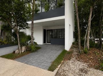 Casa · 180m² · 3 Recámaras · 2 Estacionamientos · Casa - Arbolada