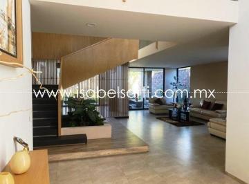 Casa · 448m² · 4 Recámaras · 4 Estacionamientos · Casa en Venta en Jurica