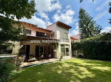 Casa · 478m² · 4 Recámaras · 2 Estacionamientos · Casa en Venta en Jurica