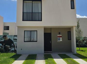 Casa · 114m² · 3 Recámaras · 2 Estacionamientos · Casa