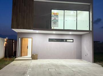 Casa de 3 habitaciones, Alvarado · Venta de Casa con Cuarto de Servicio en La Riviera