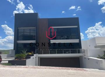 Casa · 329m² · 2 Recámaras · 2 Estacionamientos · Casa en Venta Altozano
