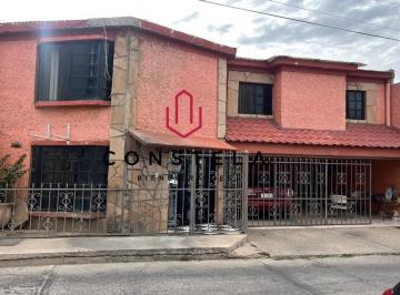 Casa · 245m² · 5 Recámaras · 2 Estacionamientos · Casa en Venta Col. Kennedy